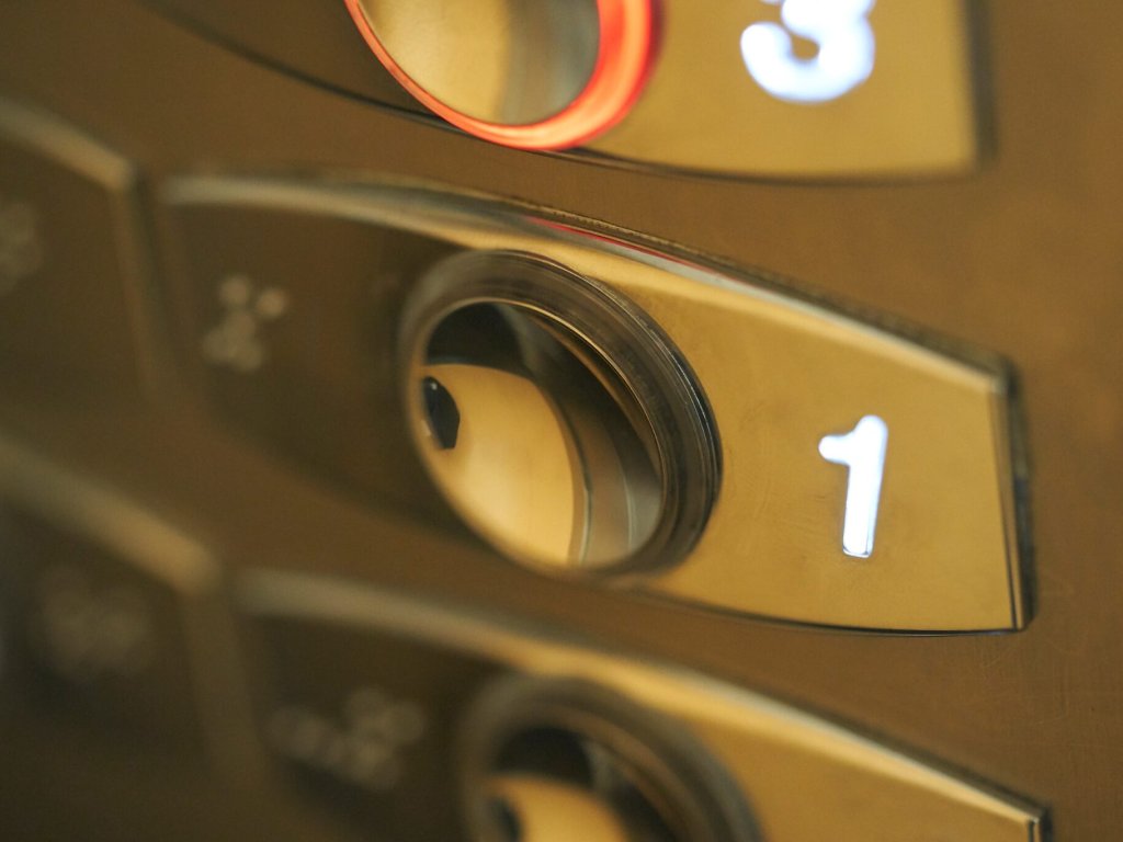 Cómo afecta el calor del verano a los ascensores (III)