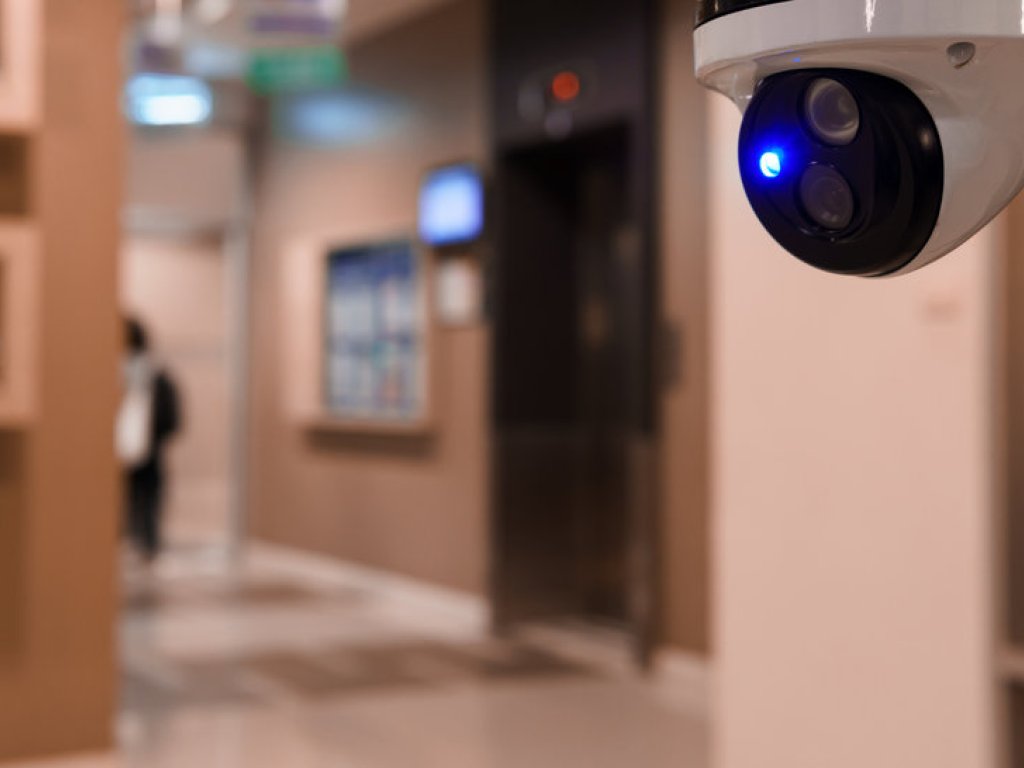 ¿Se pueden instalar cámaras de seguridad en los ascensores? (I)