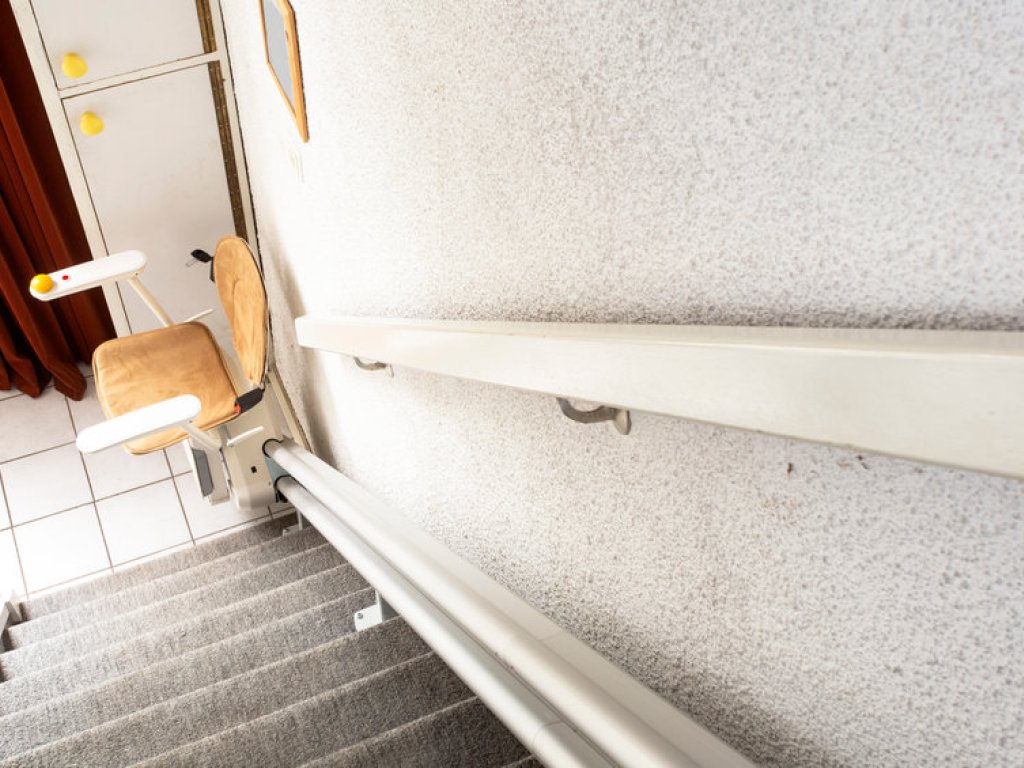 ¿Qué debes considerar antes de instalar una silla salvaescaleras en tu hogar? (II)