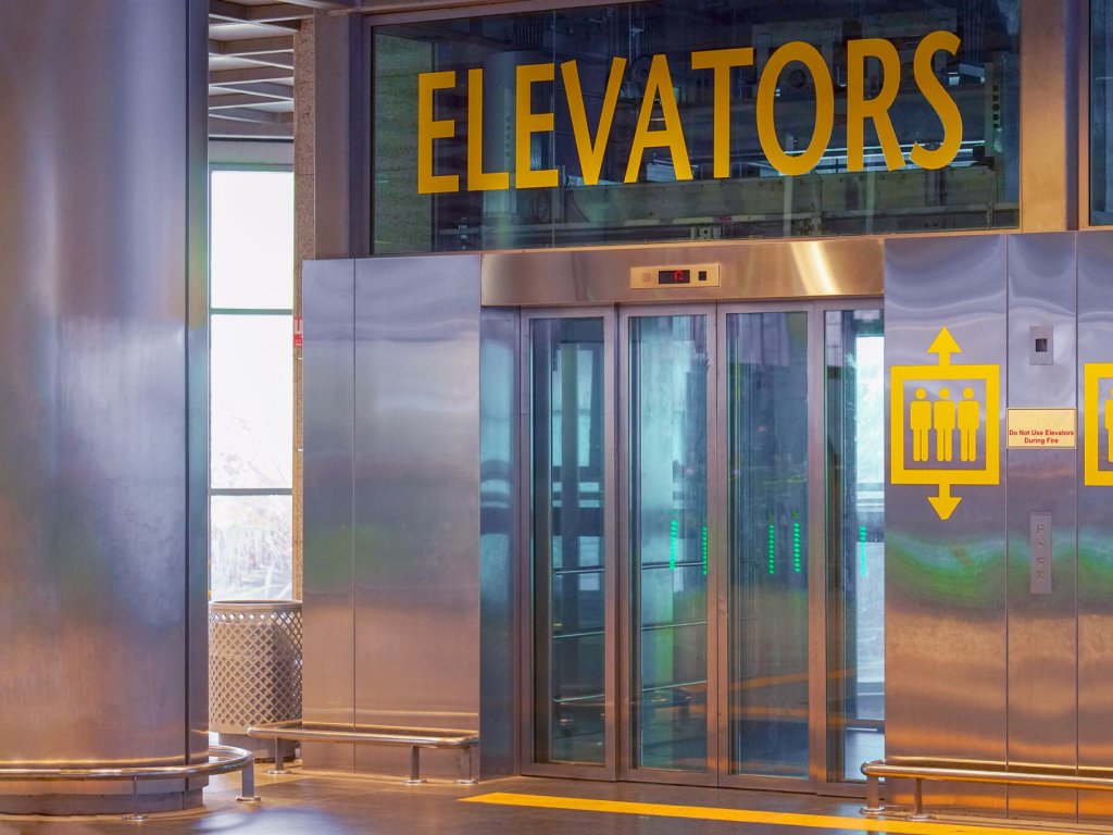 ¿Quién paga una avería en el ascensor? Guía para comunidades de propietarios (I)