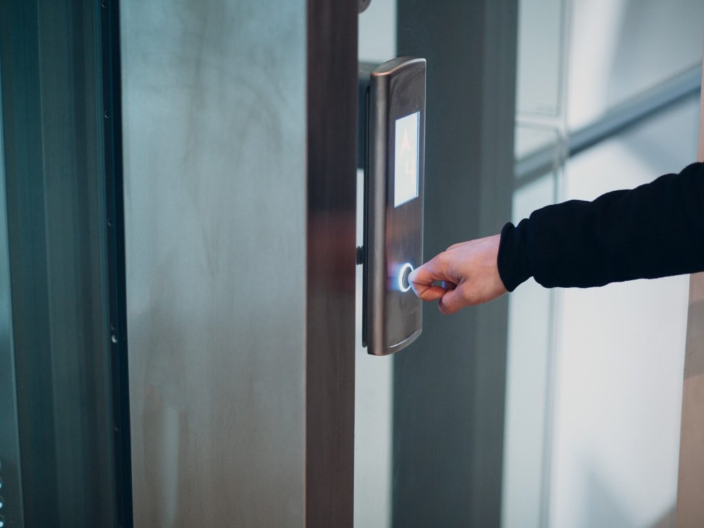 Nueva normativa sobre ascensores: Cambios, requisitos y ayudas disponibles (II)