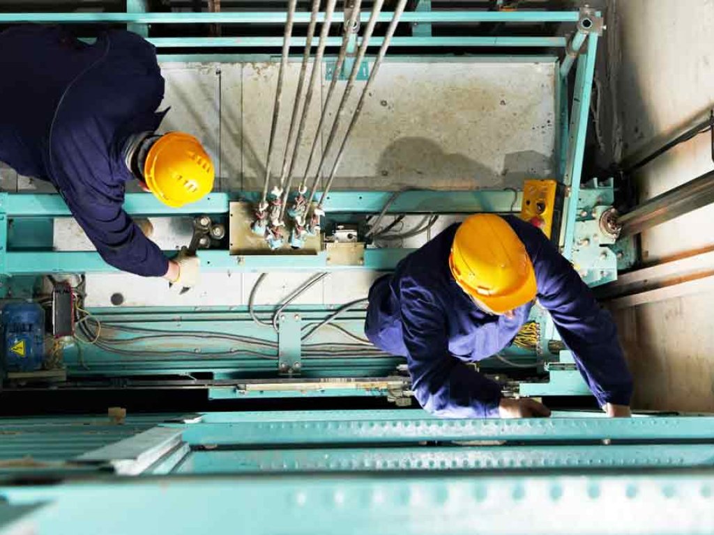 ¿Cómo salir de un ascensor parado entre 2 pisos? (III)