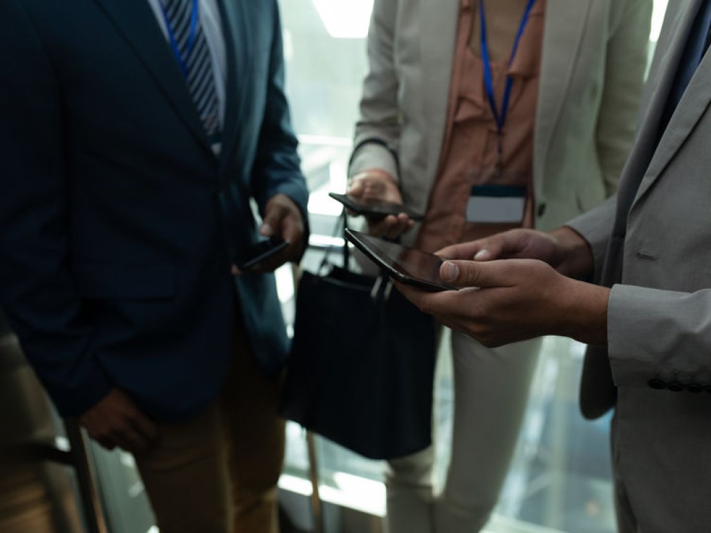 ¿Por qué se corta la llamada cuando hablo por el móvil dentro de un ascensor?