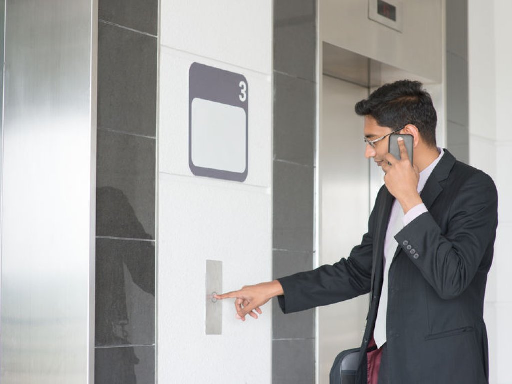 ¿Qué ocurre si se sobrepasa el peso límite del ascensor?