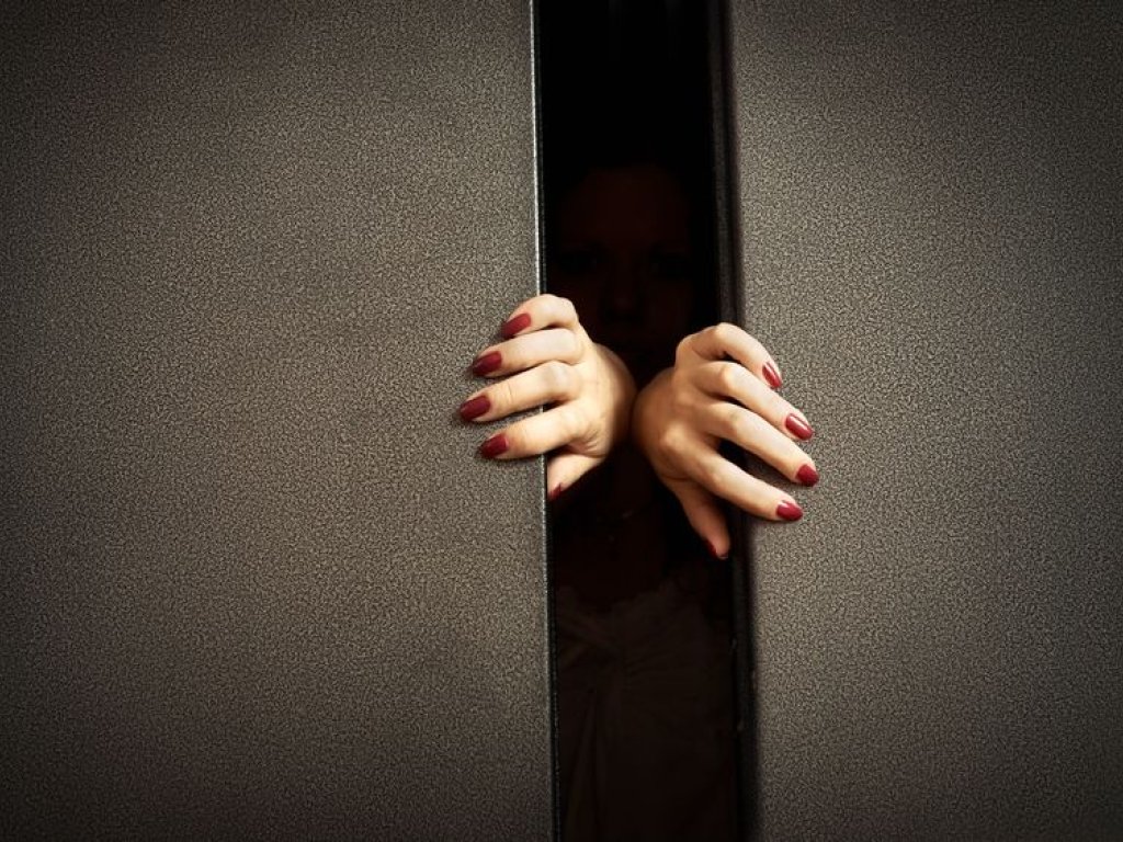 Qué cosas no debemos hacer cuando utilizamos el ascensor (I)