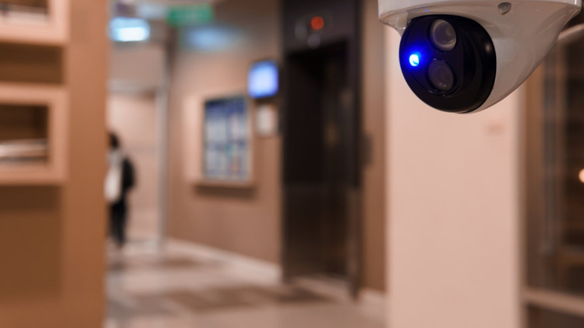 ¿Se pueden instalar cámaras de seguridad en los ascensores? (I)
