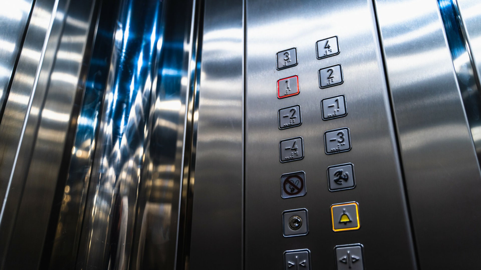 Cómo alargar la vida útil de tu ascensor con buenos hábitos de uso (II)