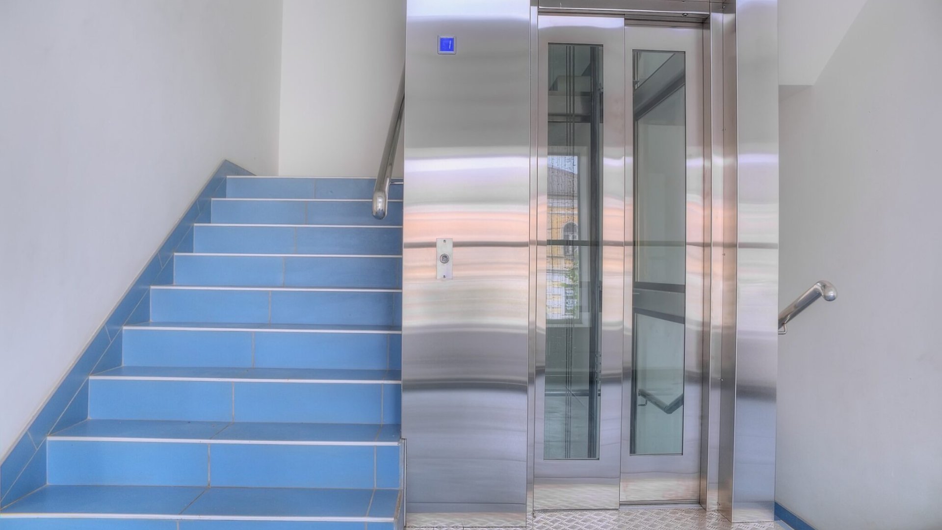 Diferencias entre montacargas y minicargas: guía para elegir el elevador industrial adecuado (II)