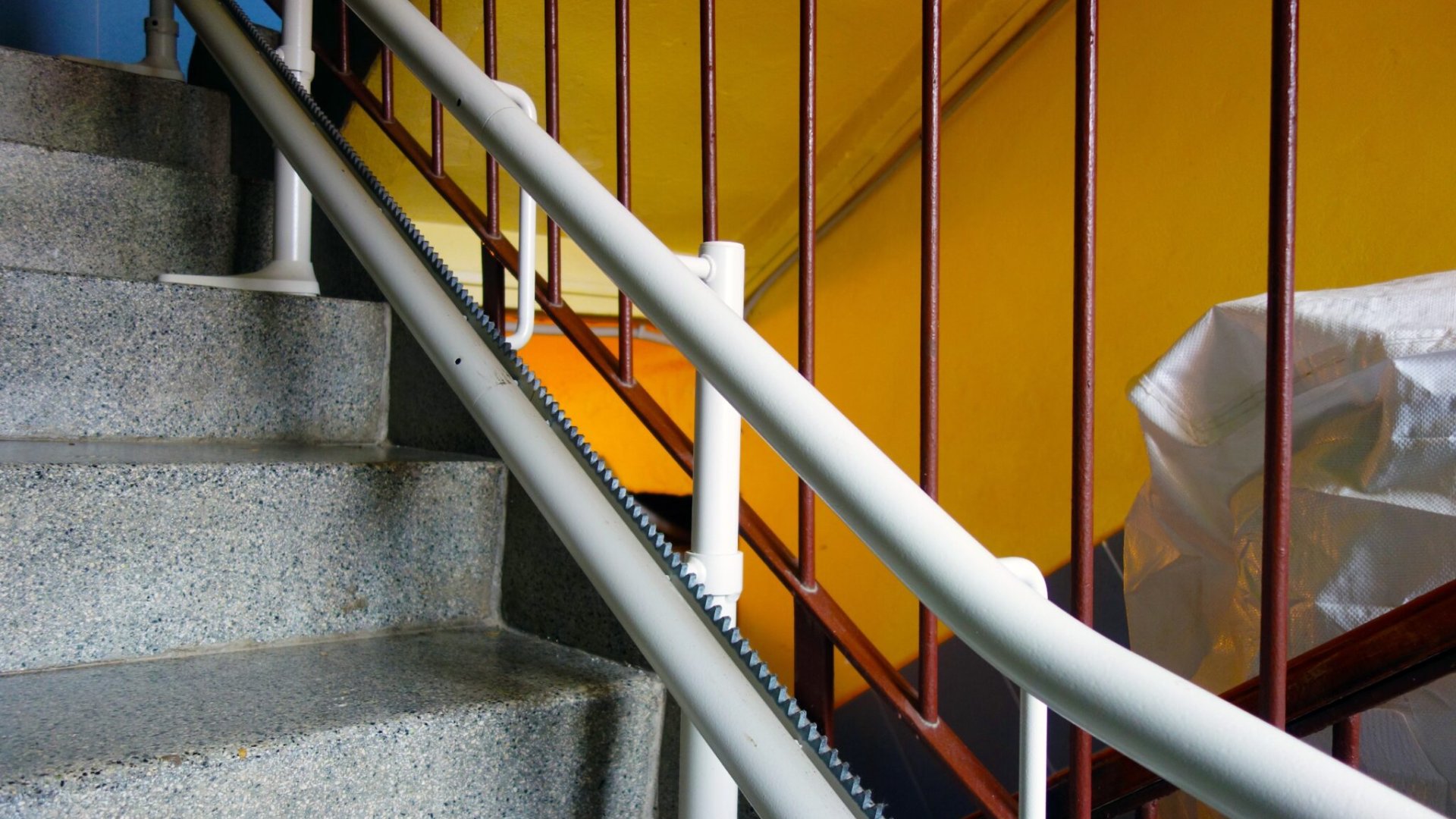 Elevando la vida: Las ventajas de una silla salvaescaleras (II)