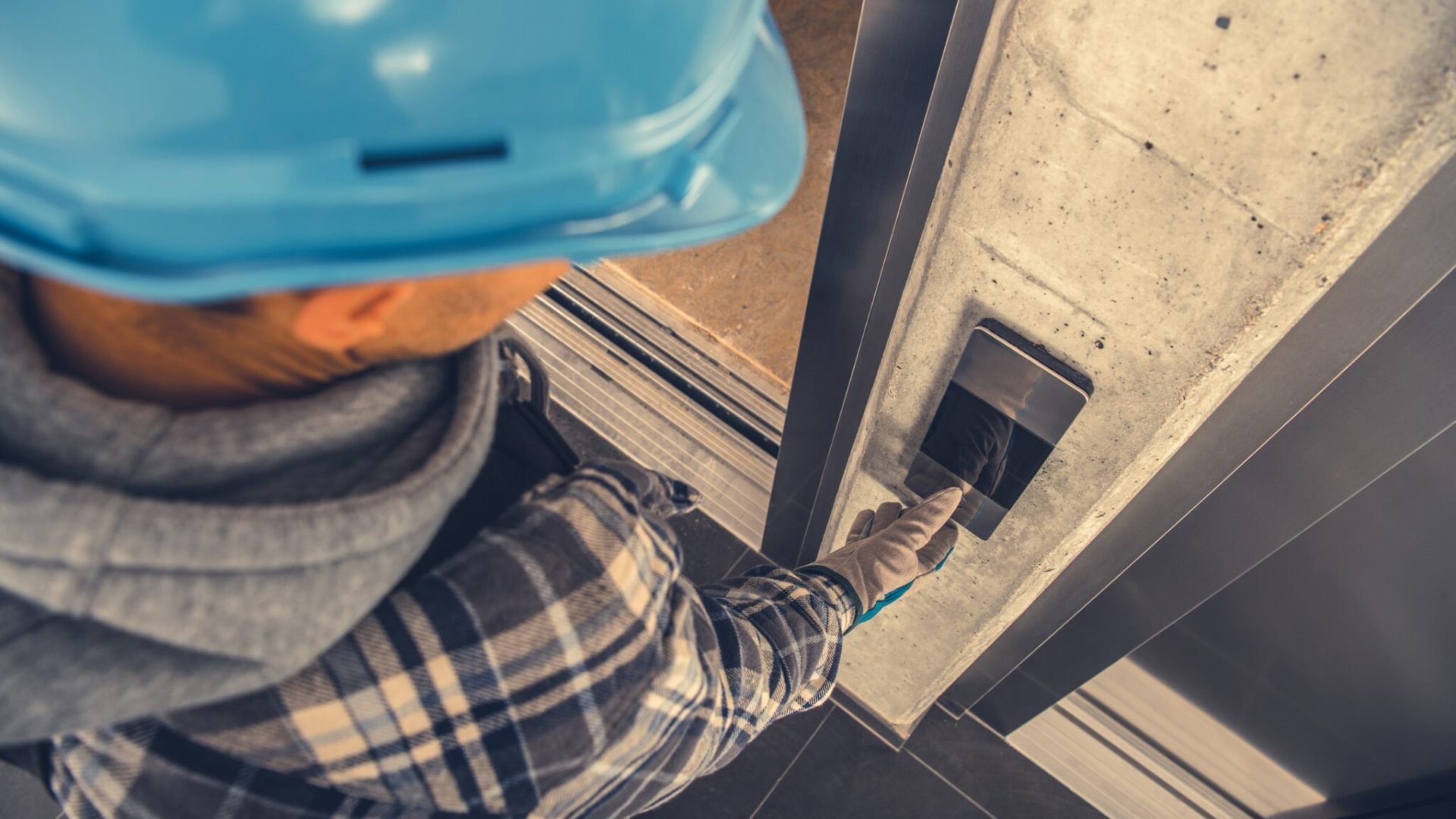 ¿Cuándo renovar o modernizar tu ascensor? Señales clave (I)