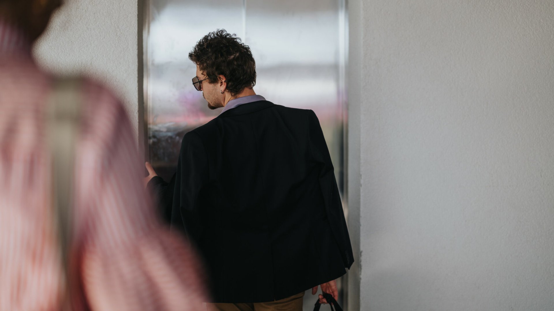 ¿Qué hacer si te quedas atrapado en un ascensor durante un apagón? (I)