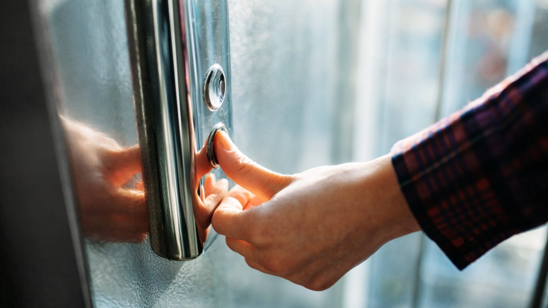 Las escenas de cine más memorables grabadas en ascensores (III)