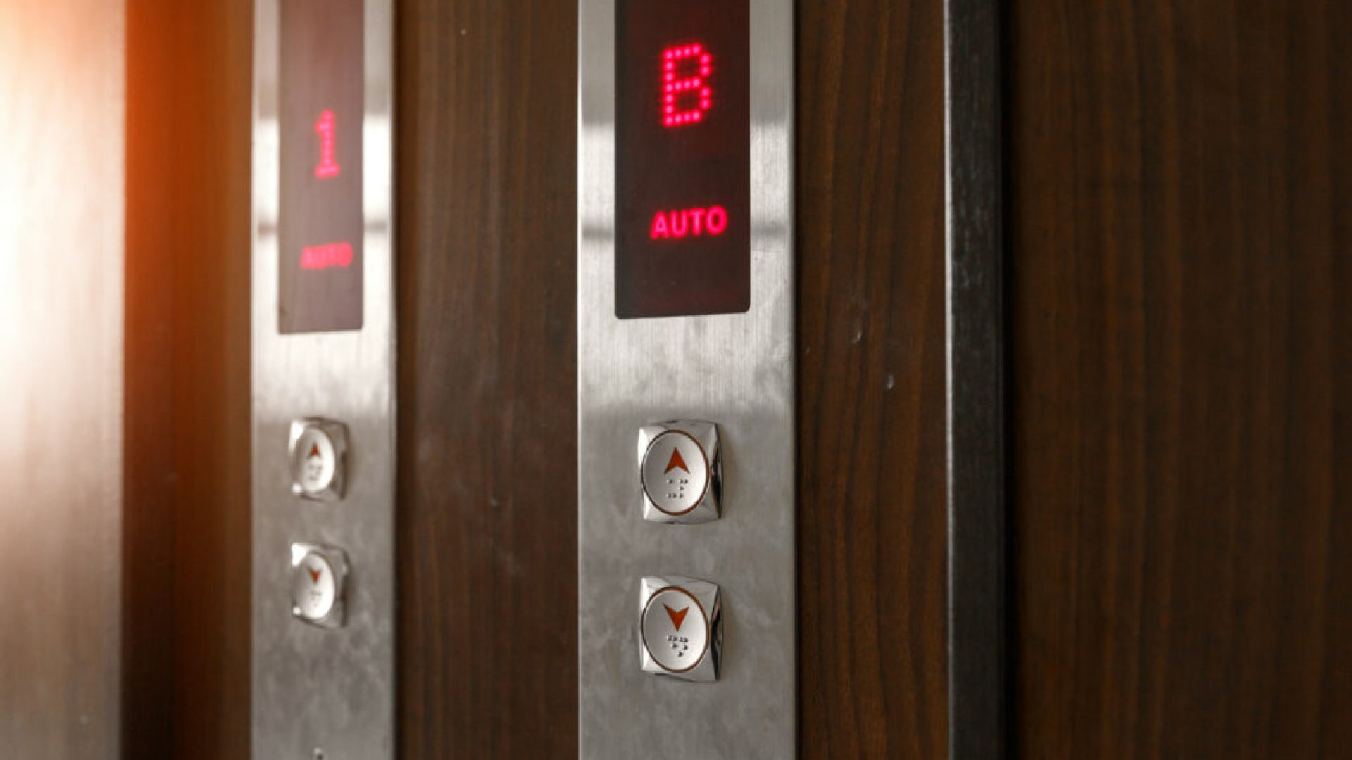 El consumo eléctrico del ascensor: cuánto gasta y cómo reducirlo (I)